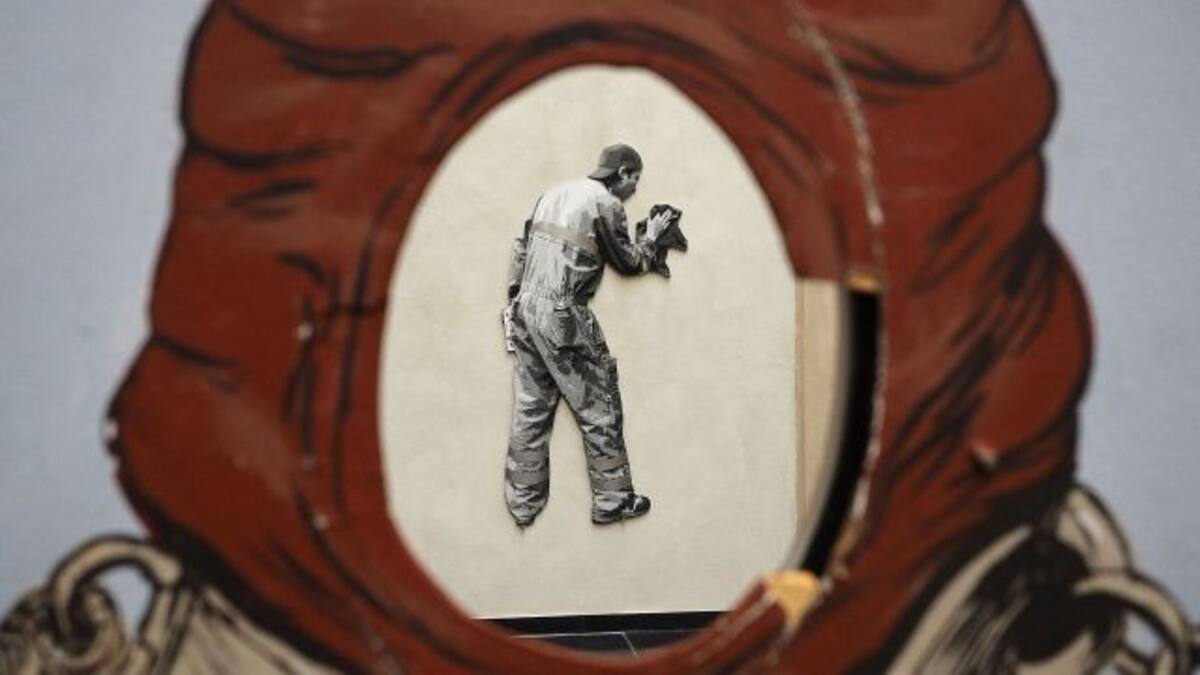 El homenaje sorpresa de Banksy a los sanitarios