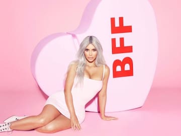Kim Kardashian anuncia una criticada colección de baño: “Me sentí como si estuviera en la sección de pornhub”