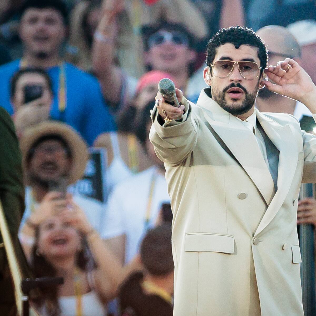 Bad Bunny se emociona en el final de ‘DeBÍ TiRAR MáS FOToS World Tour’: Canción exclusiva, invitados y fin de una era