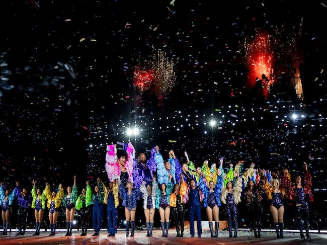 Taylor cerraba su primer concierto en Madrid cantando Karma con mucho colorido sobre el escenario y acompañada de sus bailarines con lluvia de confetti. El Bernabéu temblaba y ya se cuentan las horas para vivir por segunda vez una noche como esta.