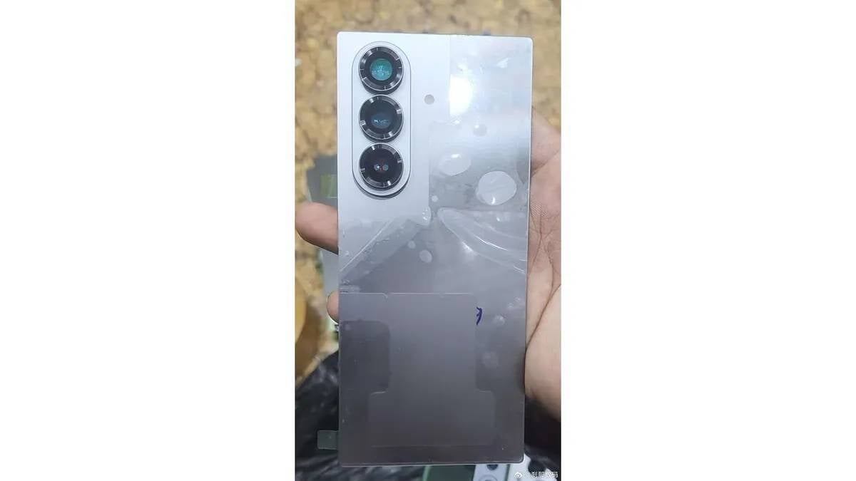 El Samsung Galaxy Z Fold 7 aparece en una imagen en vivo