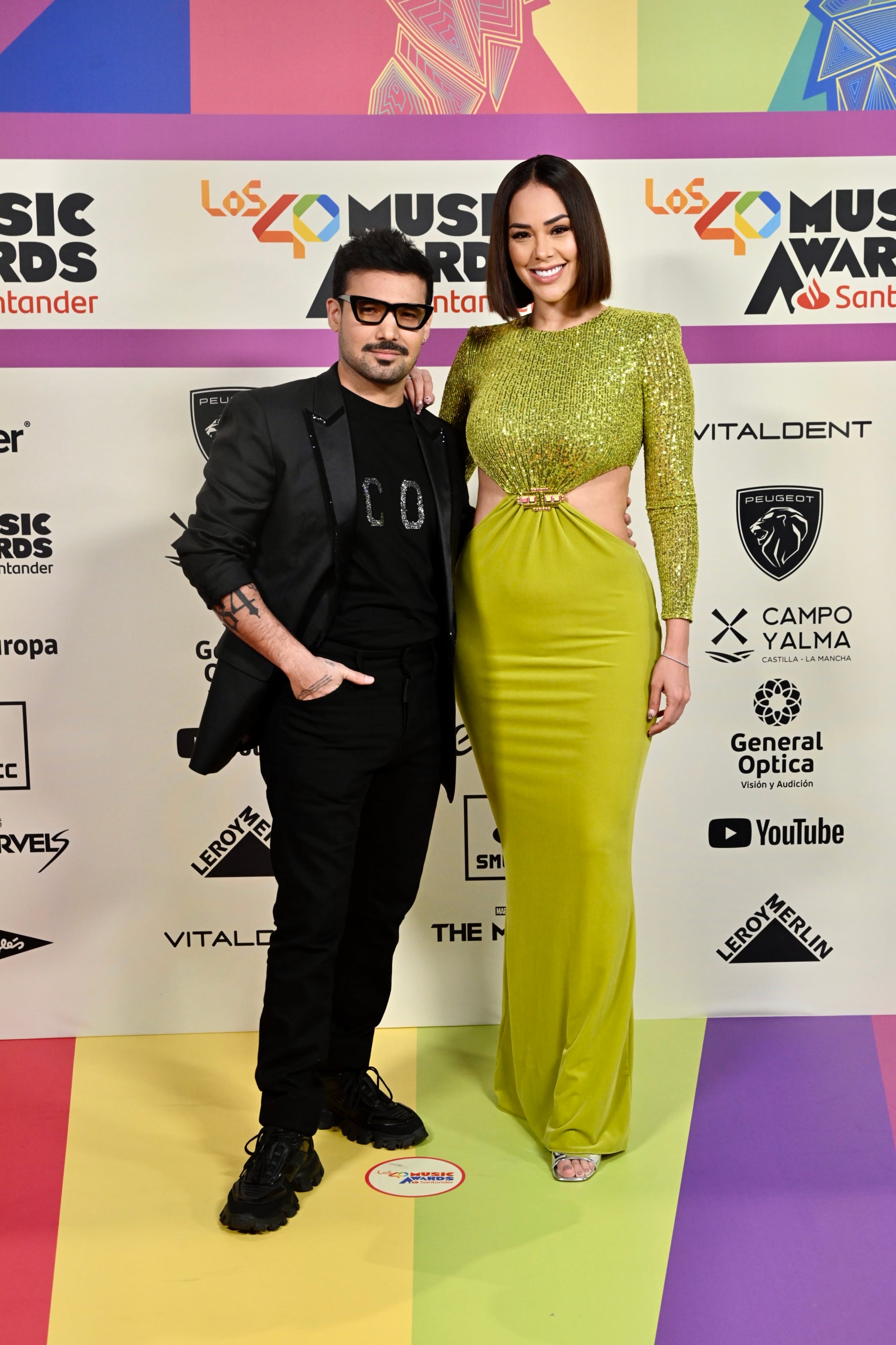 Ezio Oliva y Karen Schwarz en la alfombra roja de LOS40 Music Awards Santander 2023 / Foto: Jorge París y Elena Buenavista