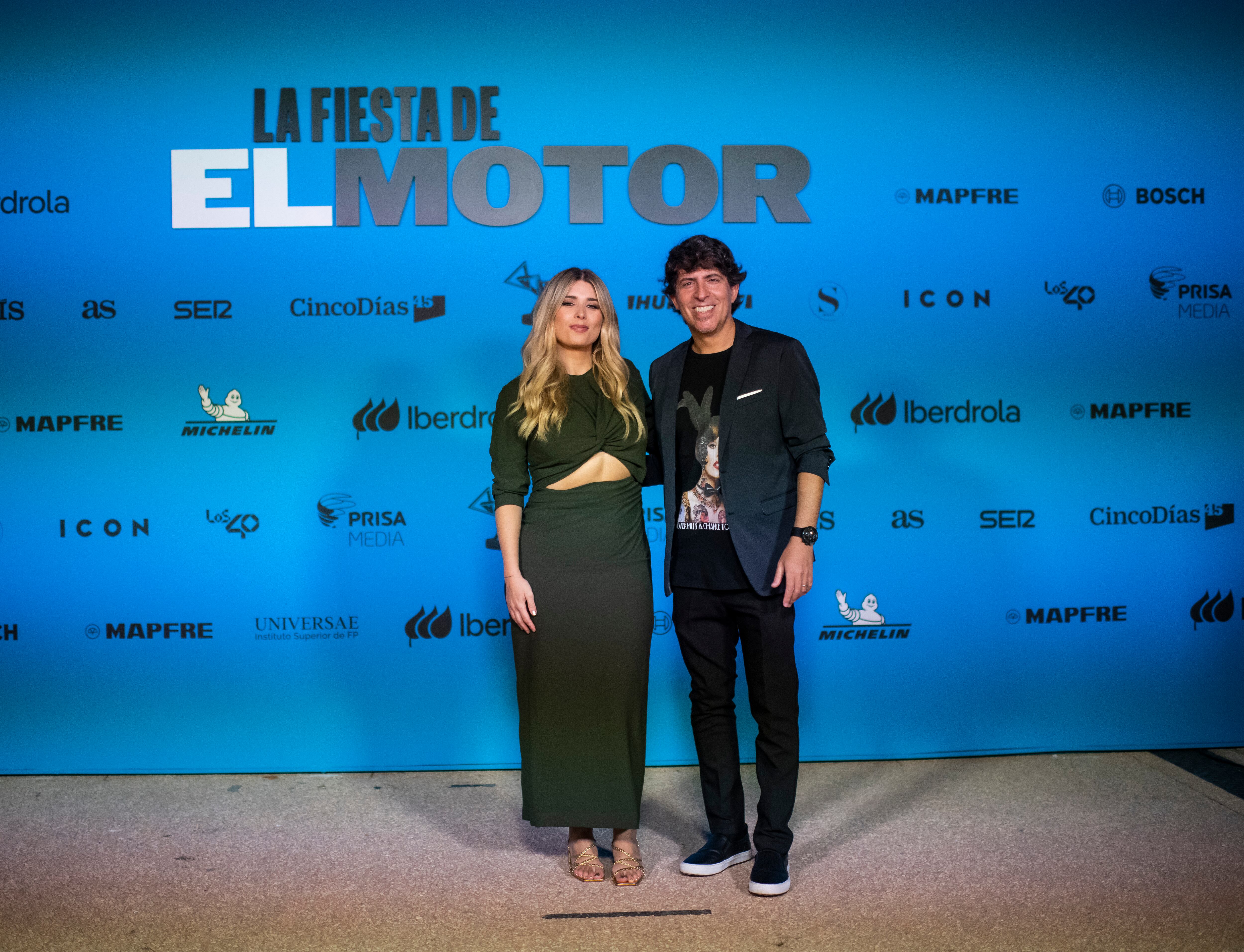 Los presentadores de Anda Ya en los premios de La Fiesta del Motor.