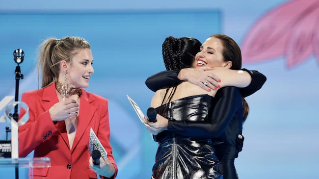 Rosalía y Paula Echevarría, protagonistas de un lapsus en LOS40 Music Awards.