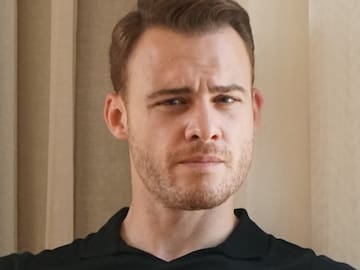 KEREM BÜRSIN: LO MÁS DIFÍCIL DE LOVE IS IN THE AIR Y LA ACTRIZ DE LA CASA DE PAPEL CON LA QUE QUIERE TRABAJAR