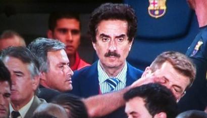 José Mourinho y Vilanova durante el partido FB Barcelona - Real Madrid (2011).