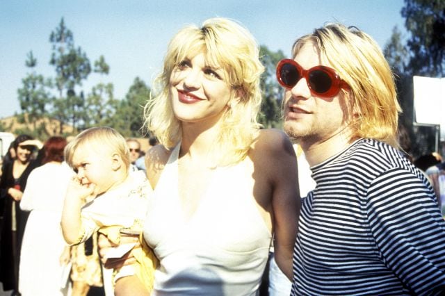 Kurt Cobain con Cortney Love y su hija Frances Bean.