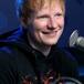 Ed Sheeran sorprende a dos locutores regalándoles una peculiar escultura gigante