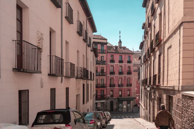 Pasear por las calles te llevará a empaparte de su ambiente y encanto.