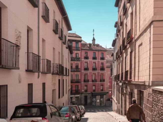 Pasear por las calles te llevará a empaparte de su ambiente y encanto.