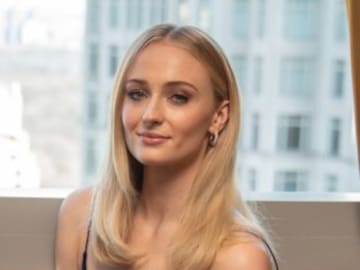 Sophie Turner se reencuentra con un valioso objeto de ‘Juego de Tronos’