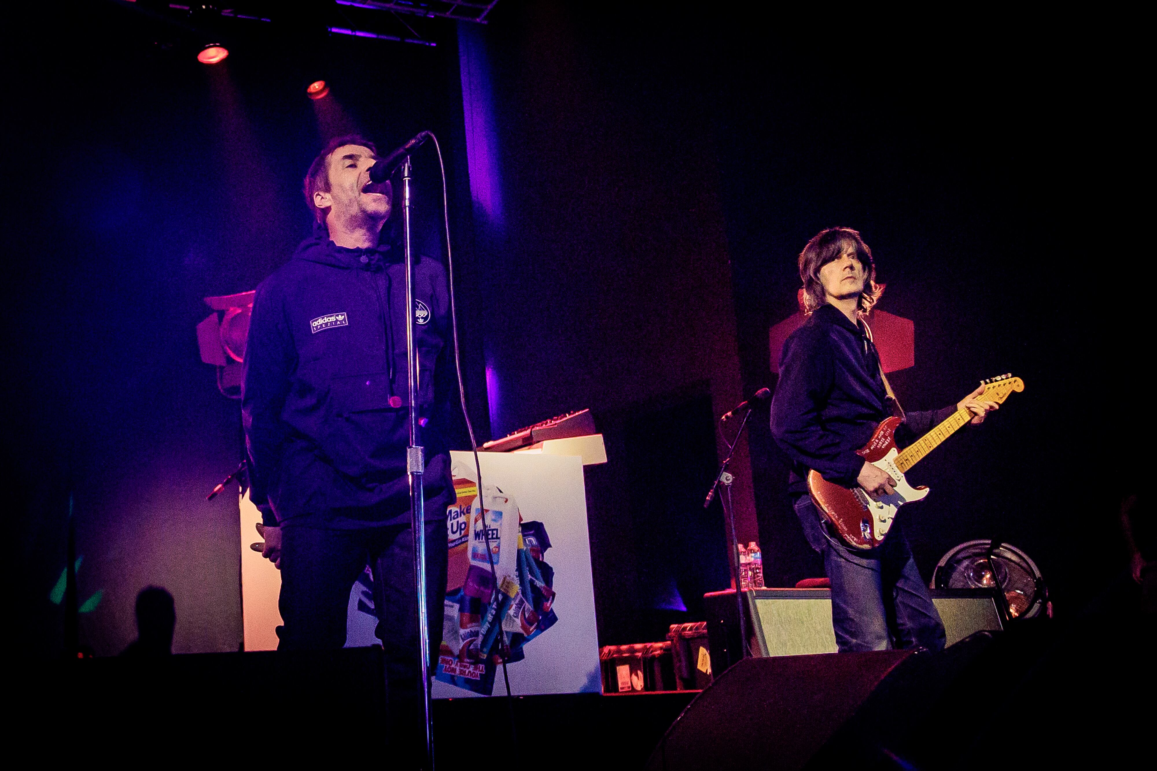 MILÁN, ITALIA - 6 DE ABRIL DE 2024: Liam Gallagher y John Squire actúan en Fabrique el 6 de abril de 2024 en Milán, Italia. (Foto de Sergione Infuso/Corbis vía Getty Images)