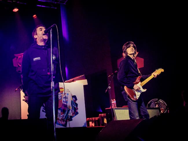 MILÁN, ITALIA - 6 DE ABRIL DE 2024: Liam Gallagher y John Squire actúan en Fabrique el 6 de abril de 2024 en Milán, Italia. (Foto de Sergione Infuso/Corbis vía Getty Images)