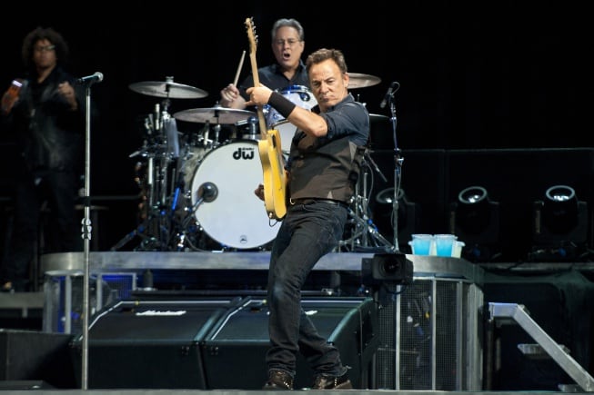 Max Weinberg y Bruce Springsteen en el Estadi Olimpic de Barcelona en 2012