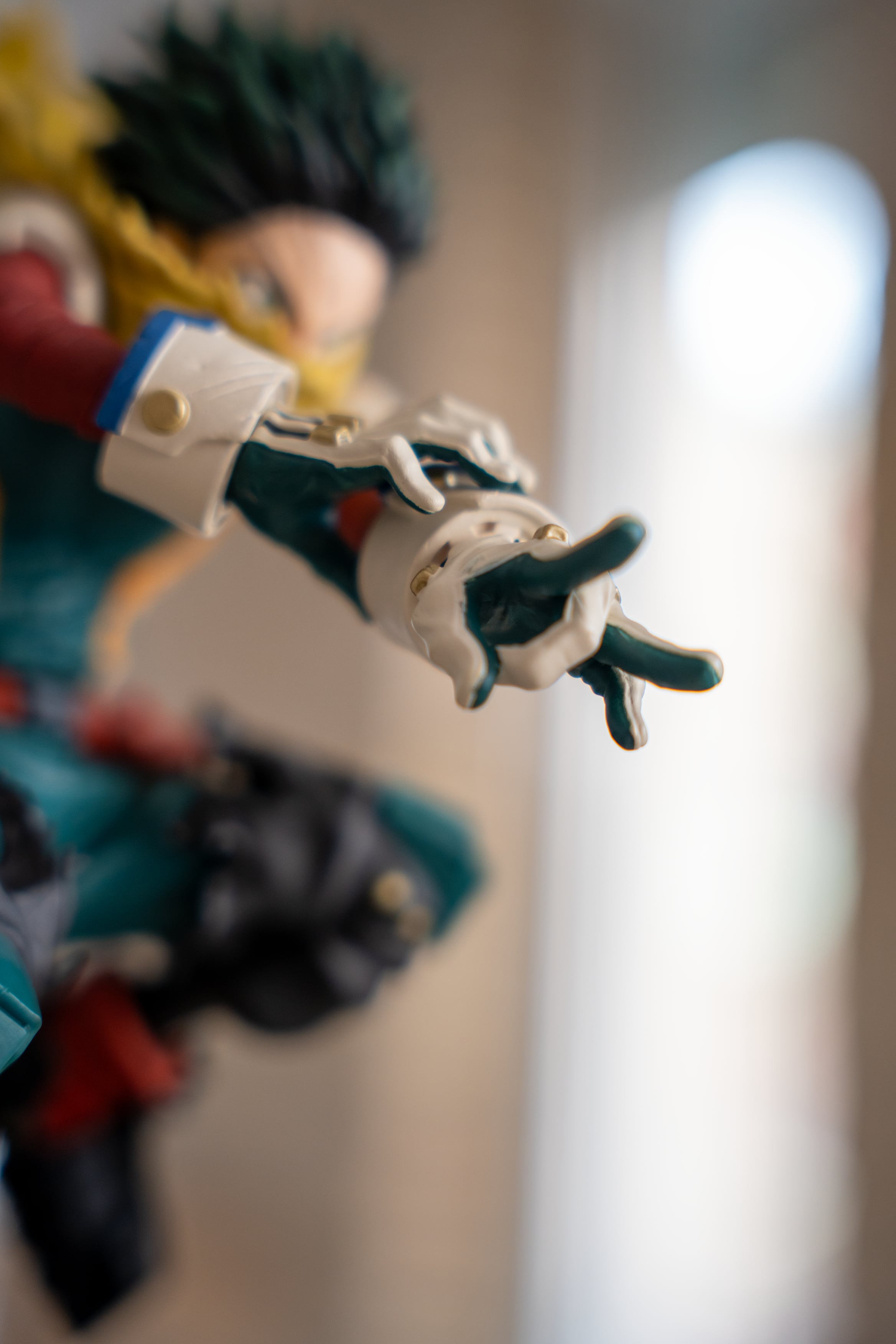 Esta figura de Deku de My Hero Academia de Banpresto pide espacio en tu estantería.