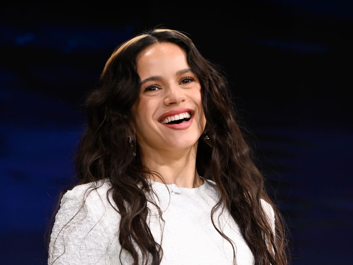 Rosalía dedica un poema a Palestina y Sudán junto a otras estrellas de la música y el cine