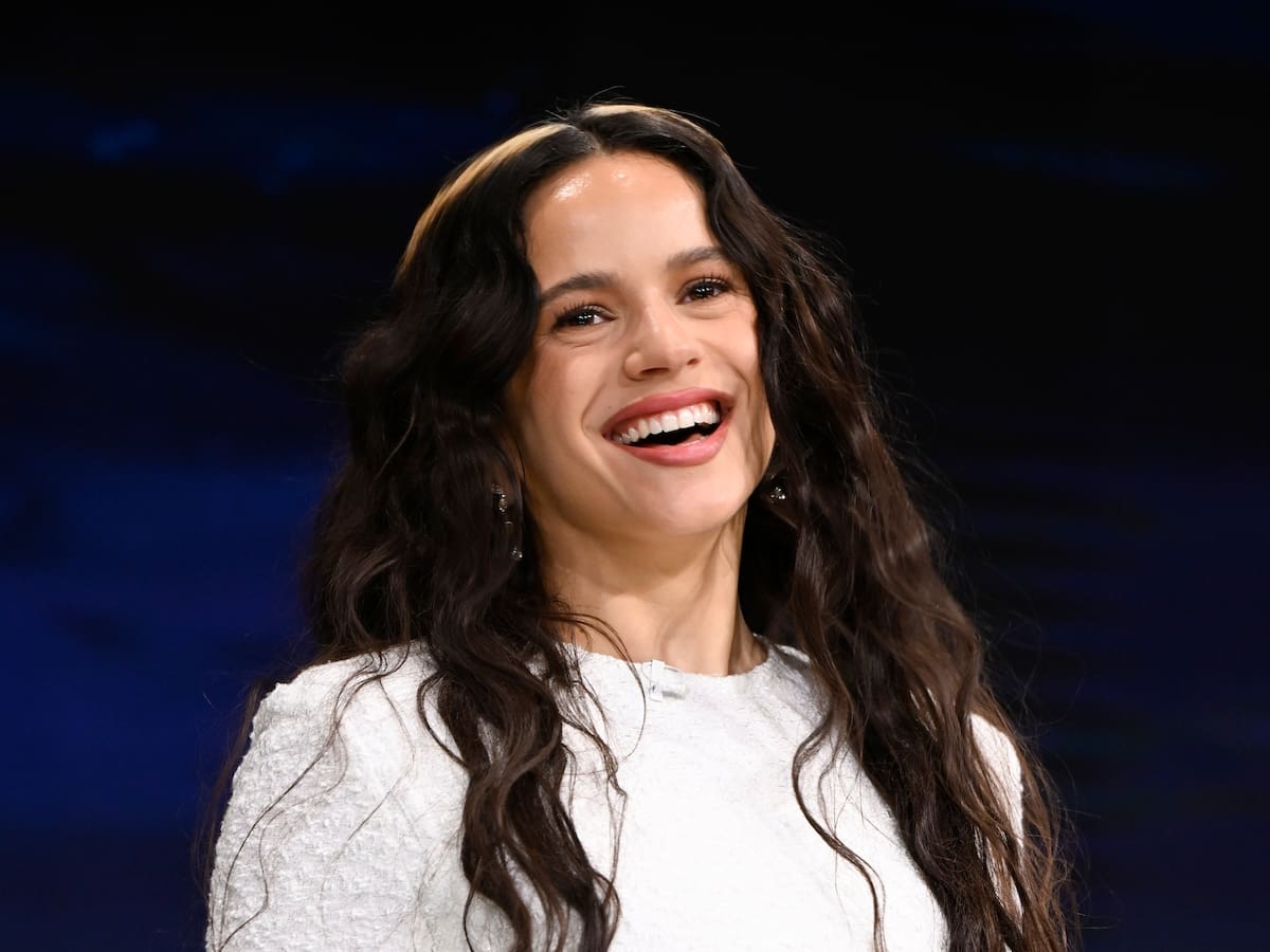 Quién es Loli Bahia, la modelo con la que Rosalía está despidiendo 2025 en Río de Janeiro