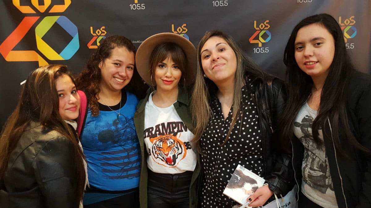 Mirá las fotos de las fans que conocieron a Lali Esposito en LOS40