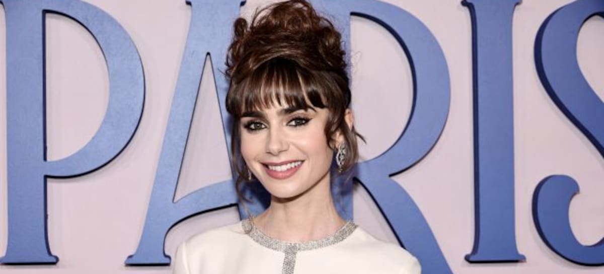 Lily Collins en la premiere de Emily in Paris.