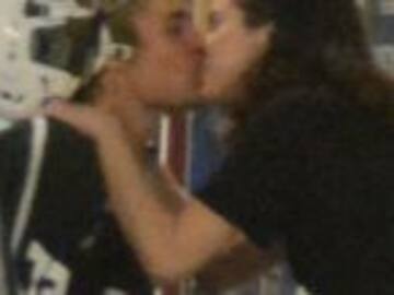 El beso entre Selena Gomez y Justin Bieber que tanto esperábamos