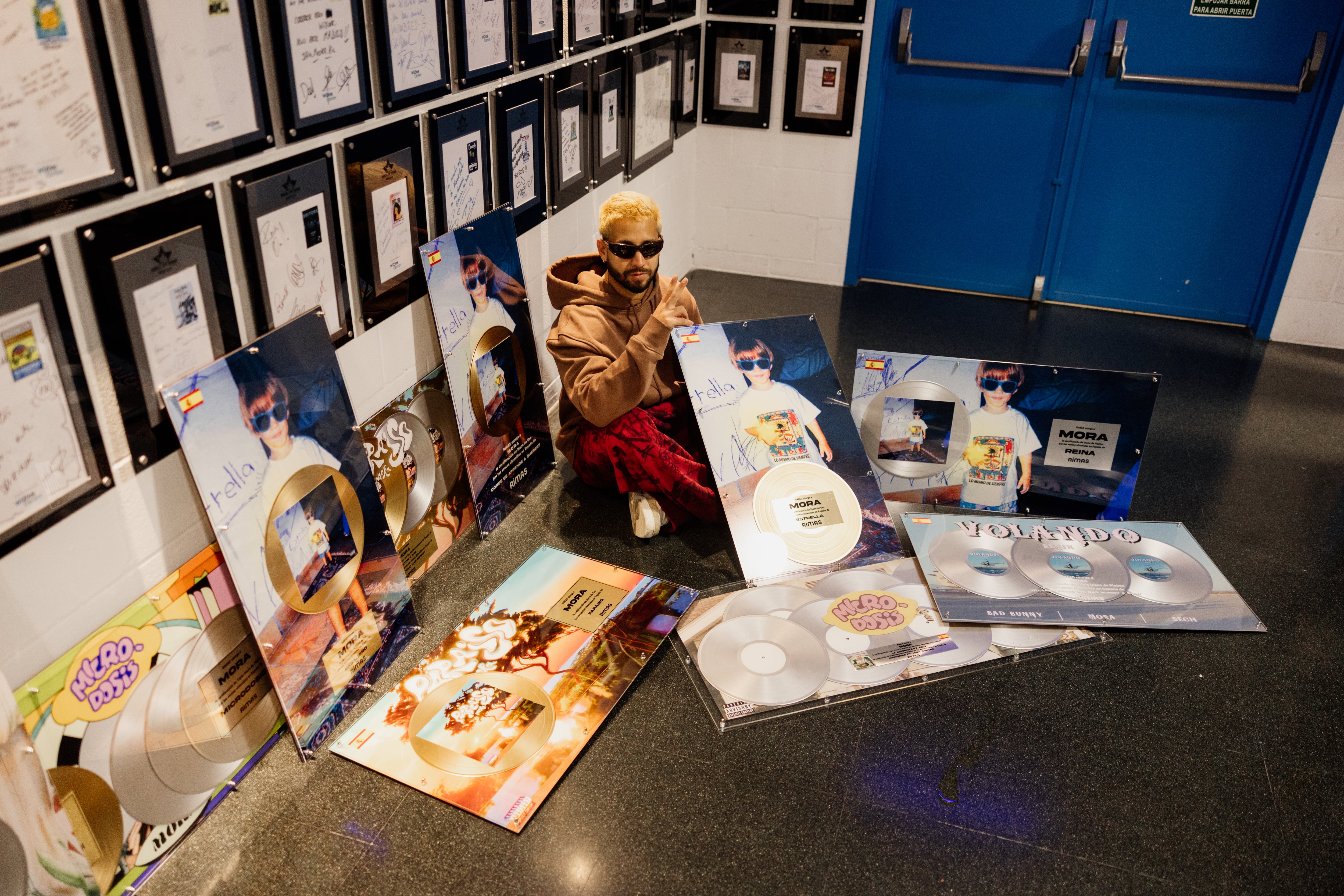 Mora con todos sus Discos recibidos en España / Foto: Rimas