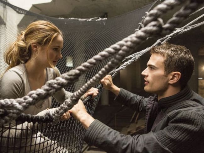 Theo James y Shailene Woodley, pareja en la saga de Divergente.