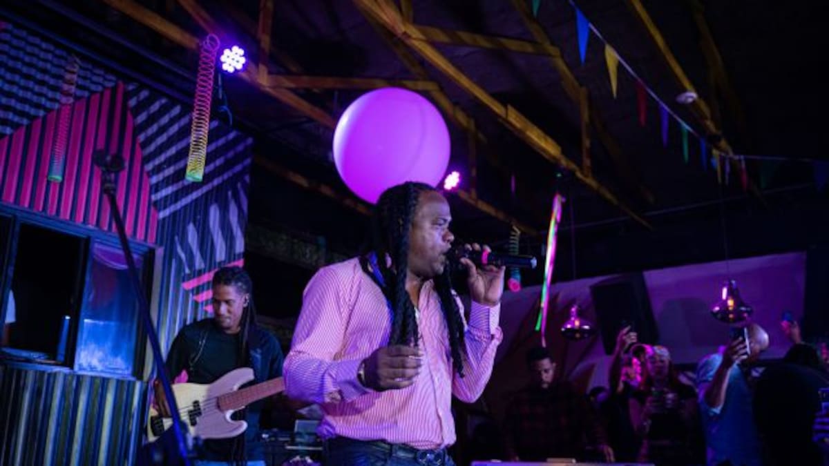 Kafu Banton Puso a cantar a Todo el Mundo