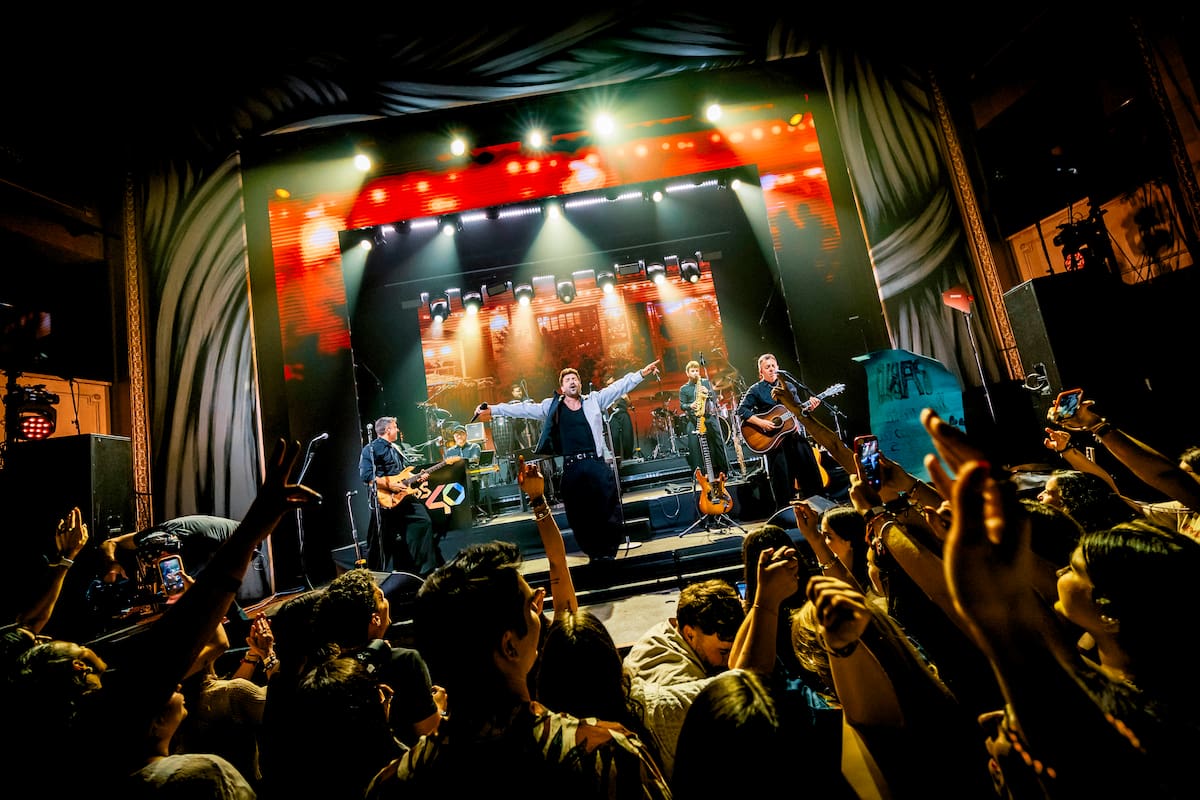 Pablo Alborán, durante su concierto LOS40 Básico en el Teatro Eslava de Madrid.
