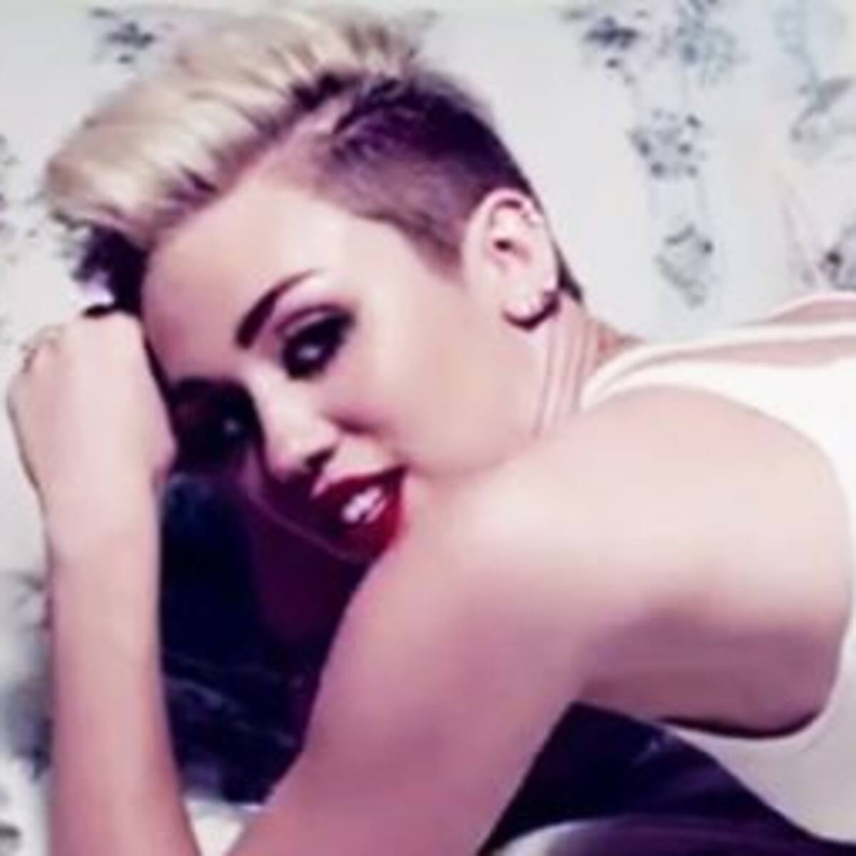 ¿La tenían a Miley Cyrus haciendo yoga?