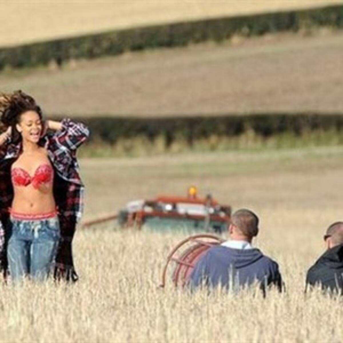 Rihanna, demasiado provocativa en su nuevo videoclip