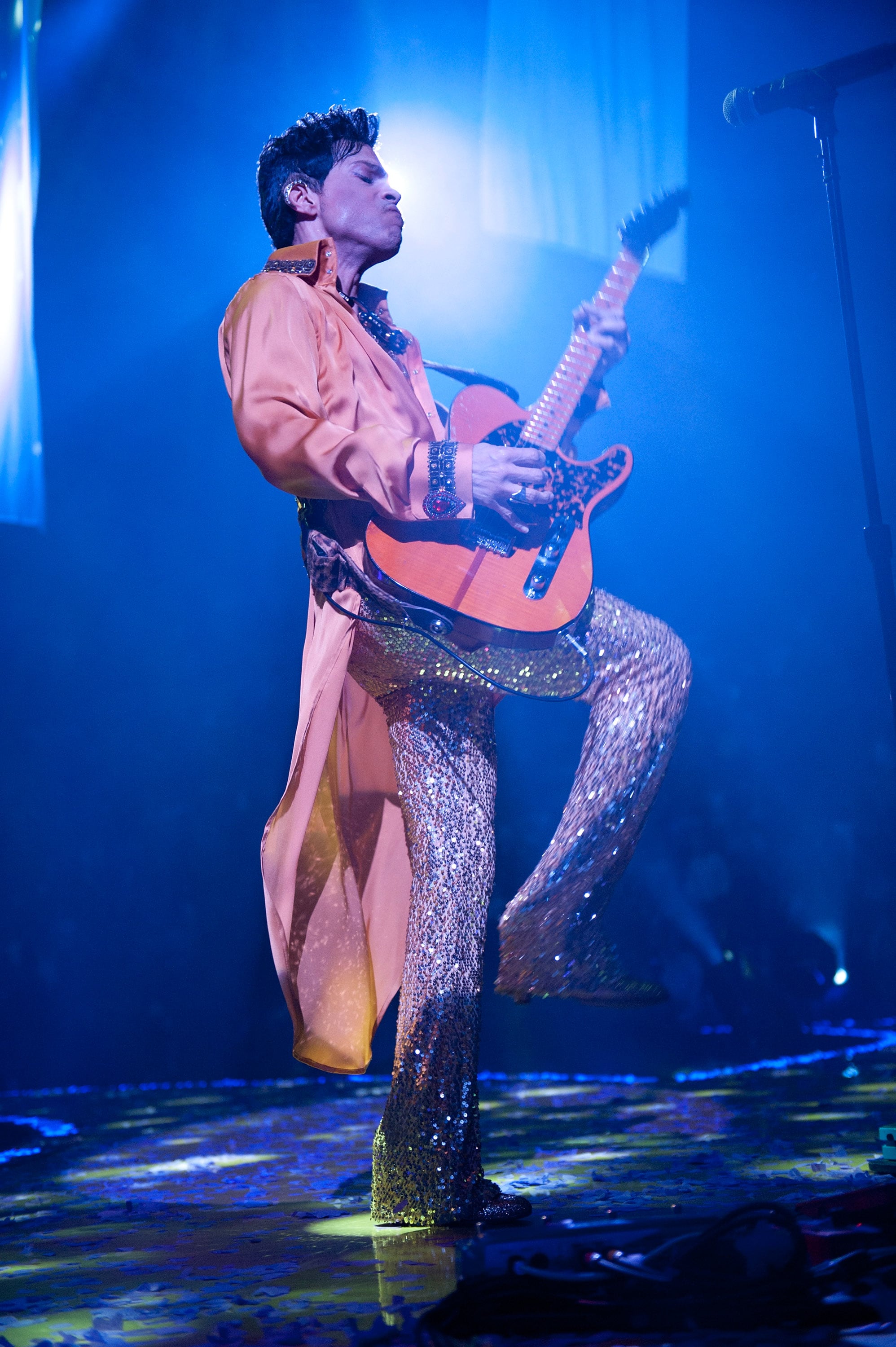 Prince durante el &quot;Welcome 2 America&quot; Tour en el Forum en 2011