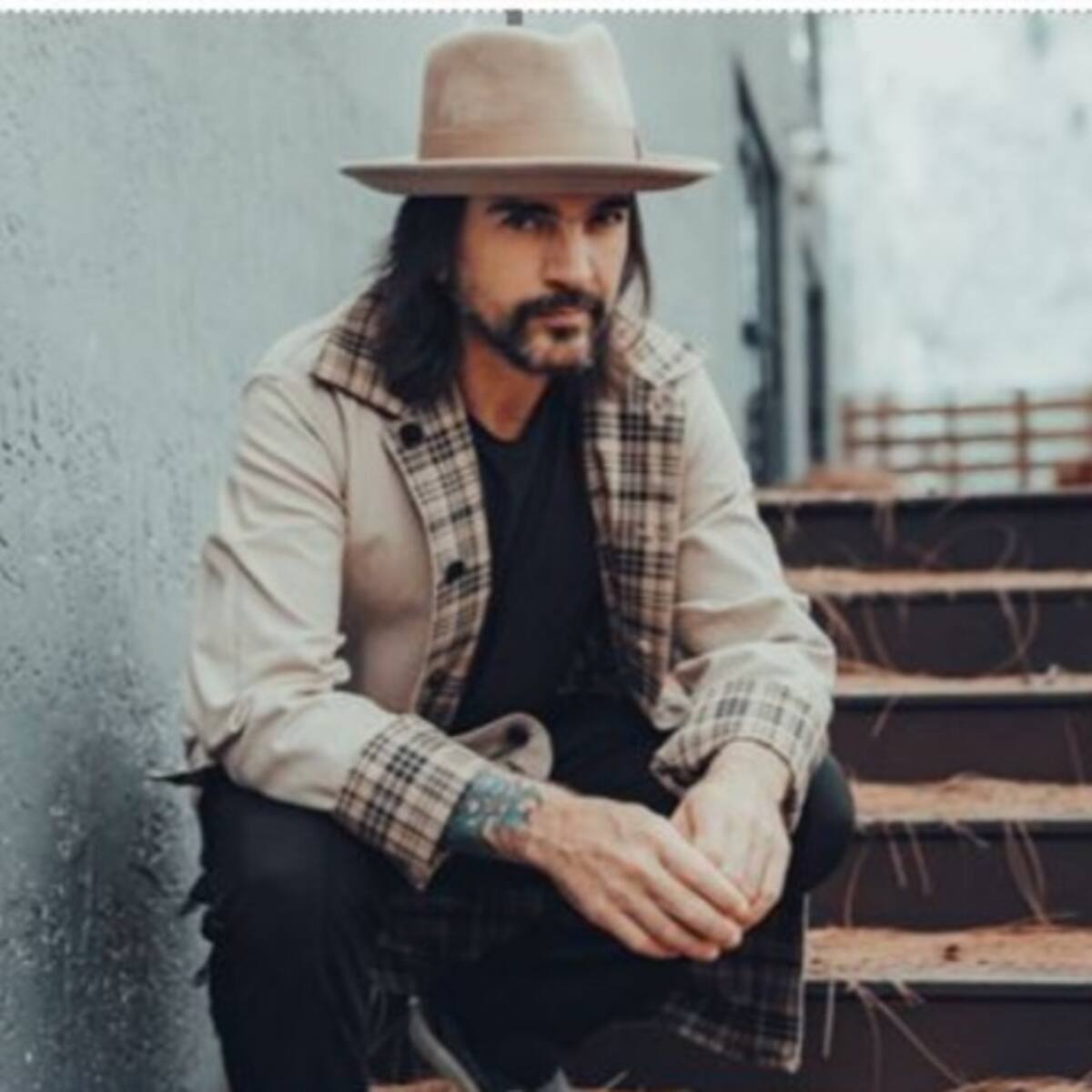 Juanes rinde tributo a la banda Zoé con el tema “Via Láctea”