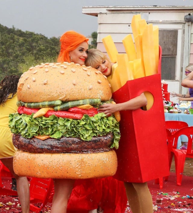 Katy y Taylor en el videoclip de &#039;You Need To Calm Down&#039;