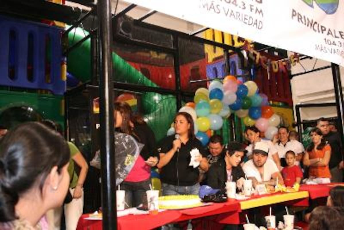 La Hora sin Nombre Segundo Aniversario Mc Donald's Zapote