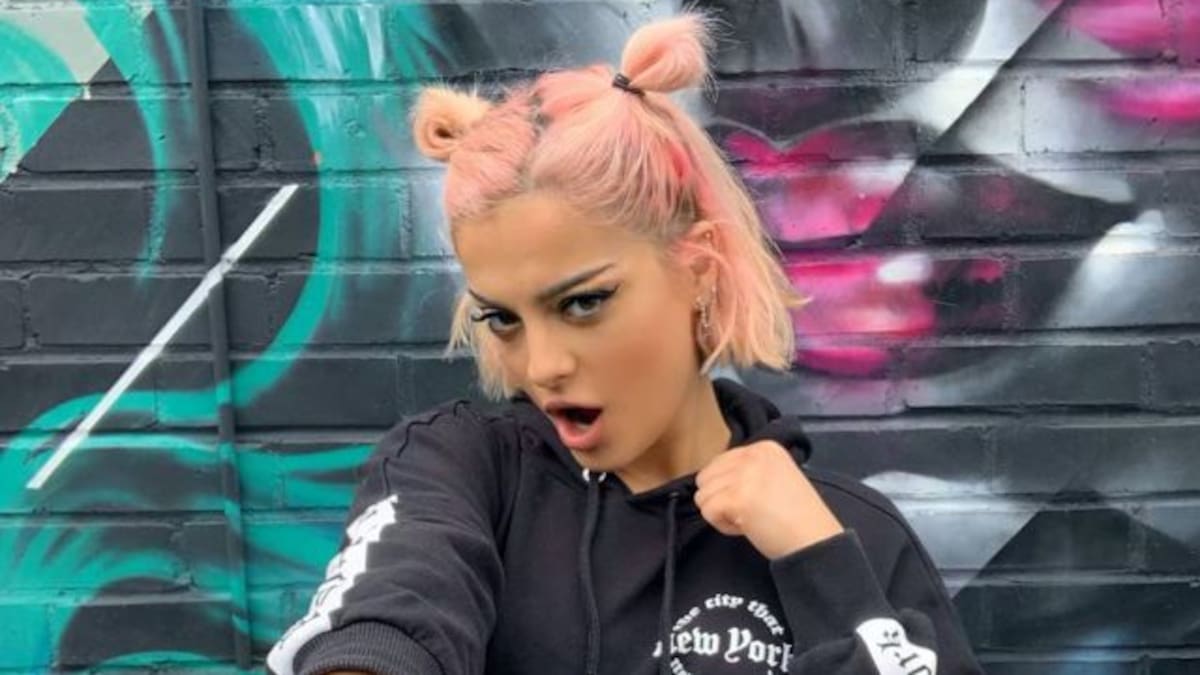 La aplaudida camiseta de Bebe Rexha tiene un mensaje claro: “Mi vagina, mi elección”