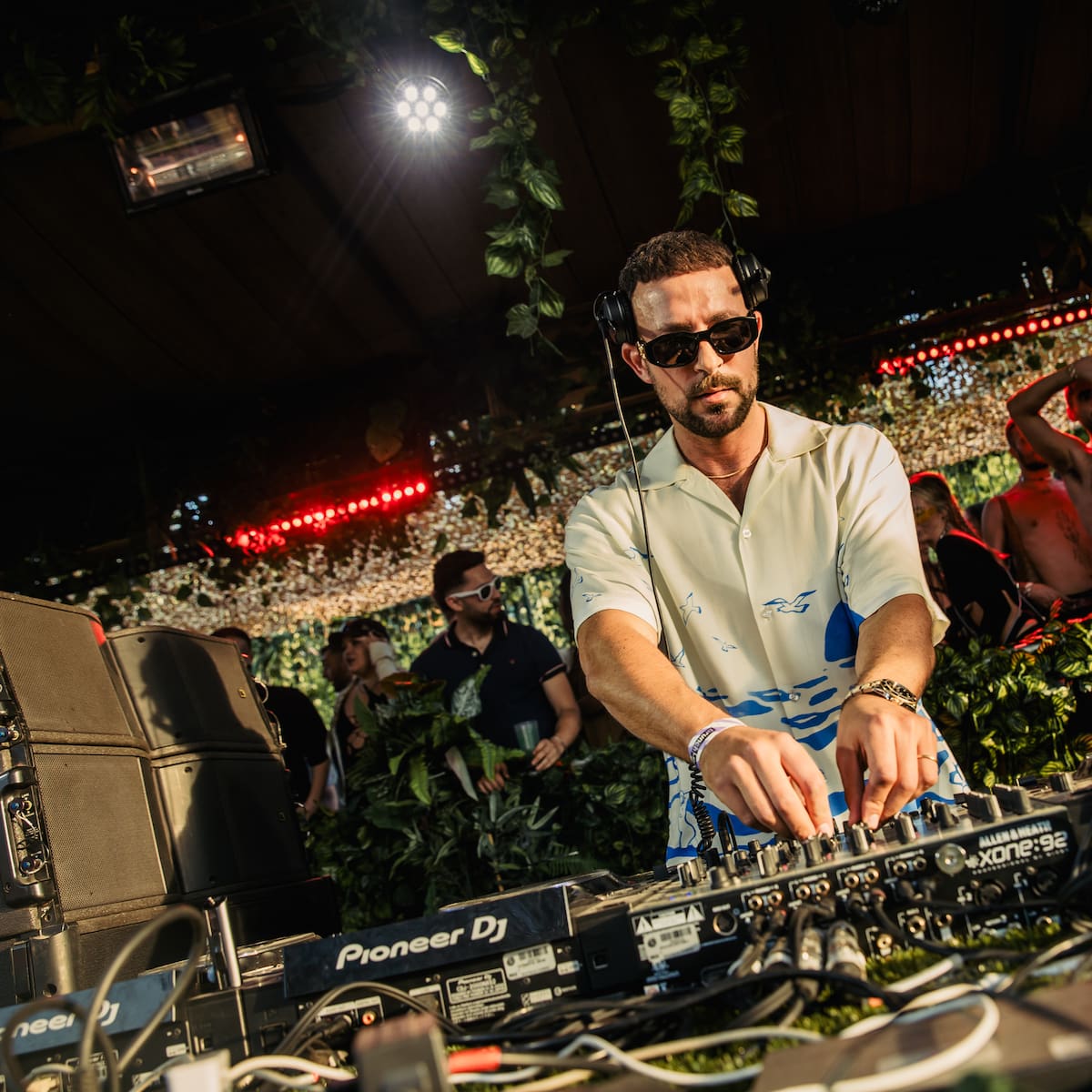 Escándalo en el techno por las acusaciones de abuso sexual a varios DJs: qué ha pasado, a quiénes se dirigen y por qué