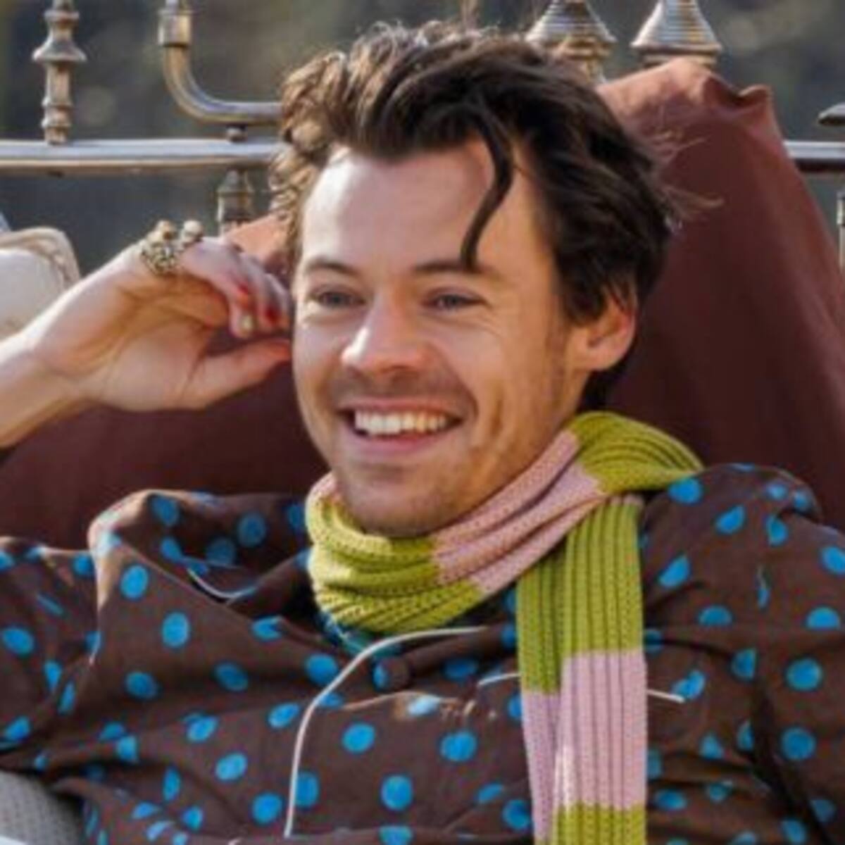 Harry Styles hizo una versión acústica de su nuevo single "Boyfriends"