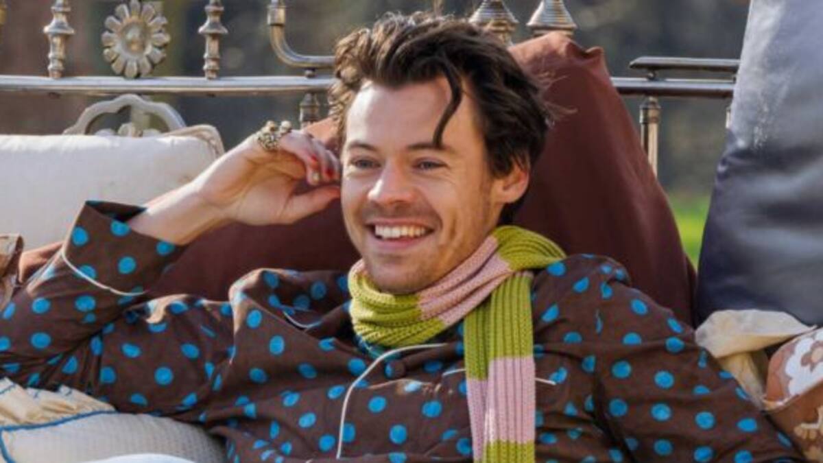 Harry Styles hizo una versión acústica de su nuevo single "Boyfriends"