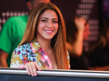 Shakira vuelve a Barcelona donde comparte su tiempo con Lewis Hamilton y la opinión pública se pronuncia