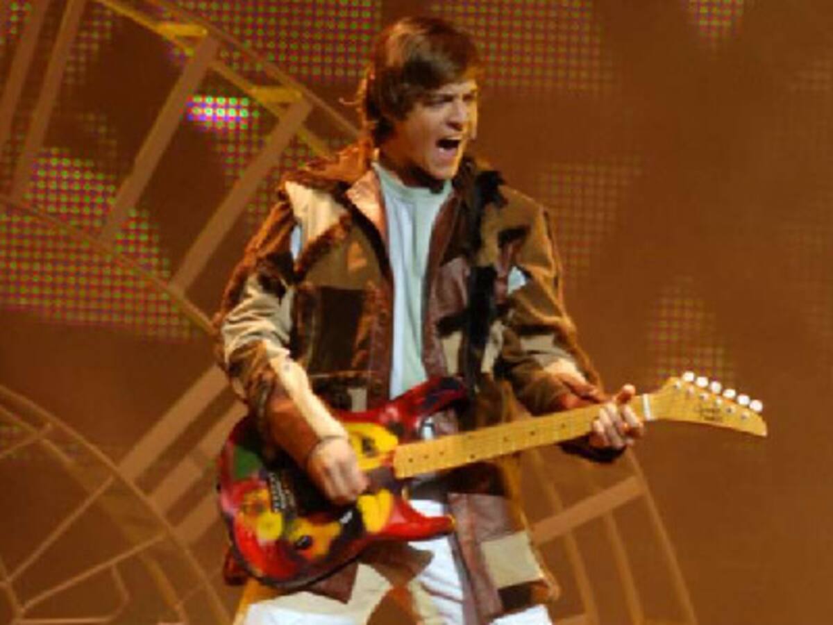 Rama deleita al público con su guitarra
