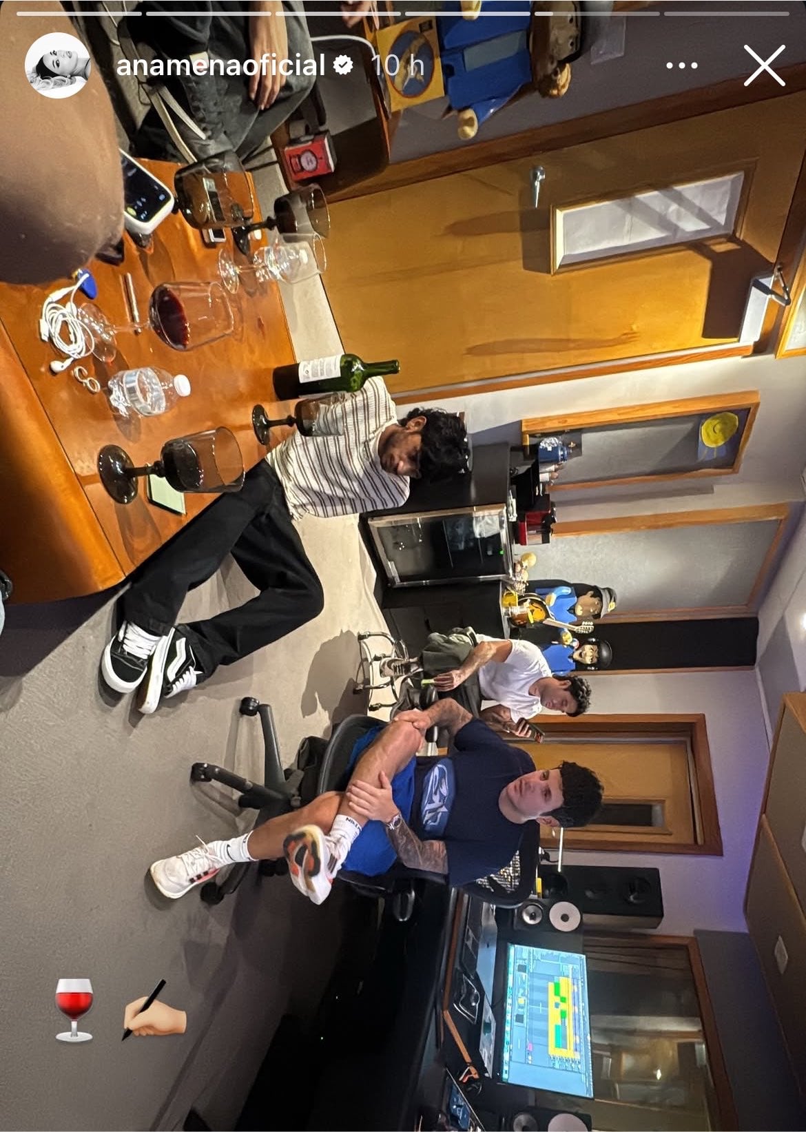Ana Mena en el estudio