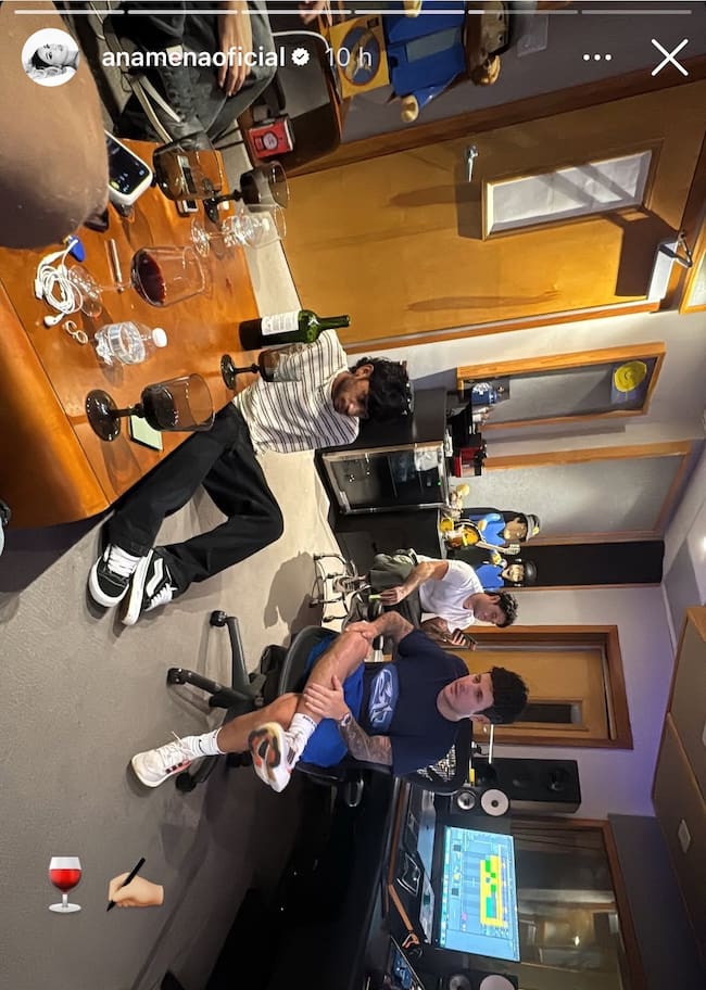 Ana Mena en el estudio
