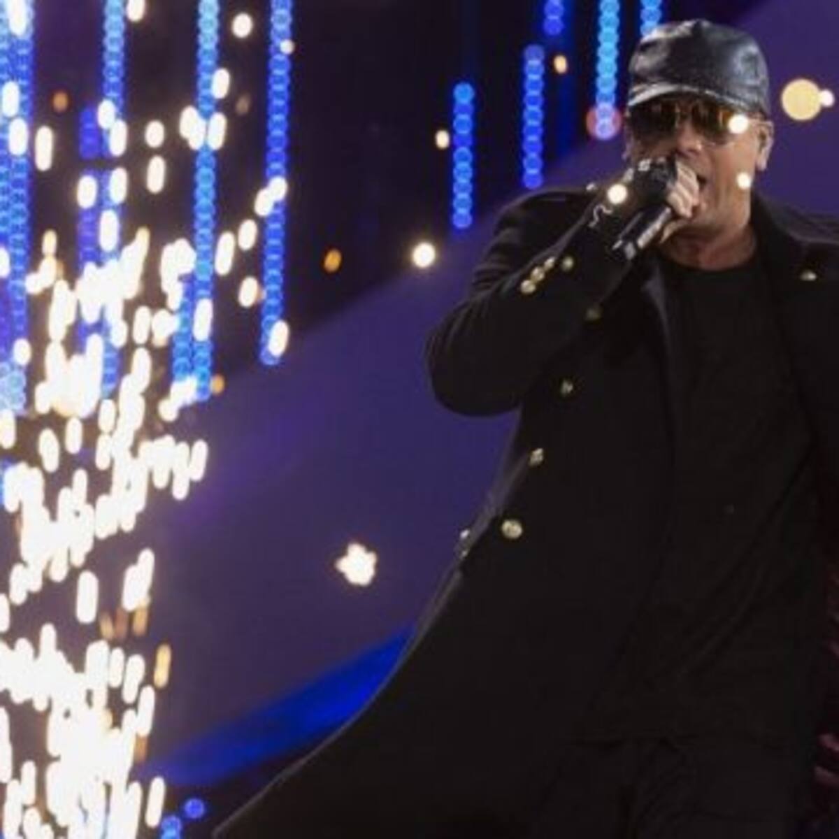 Wisin sufrió una terrible caída en pleno concierto