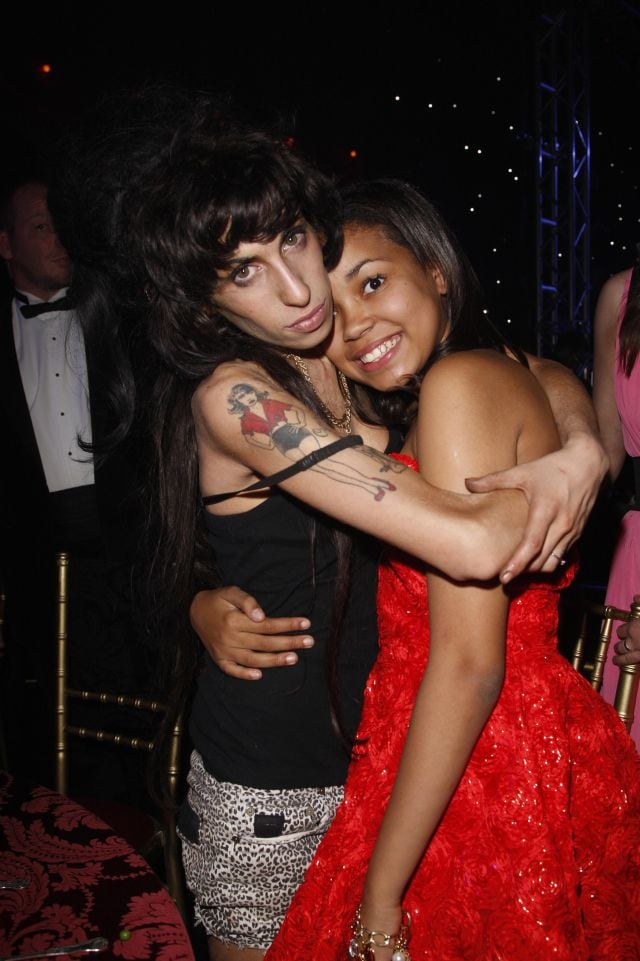 Amy Winehouse con su su ahijada Dionne Bromfield, en 2008.