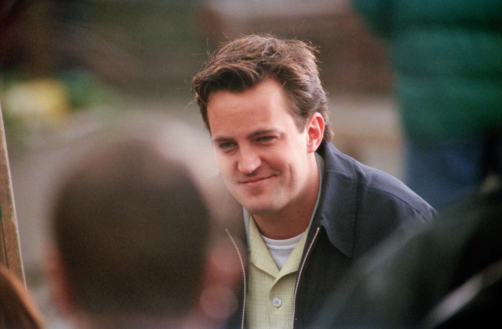 Matthew Perry en el set de &#039;Friends&#039;, 1998