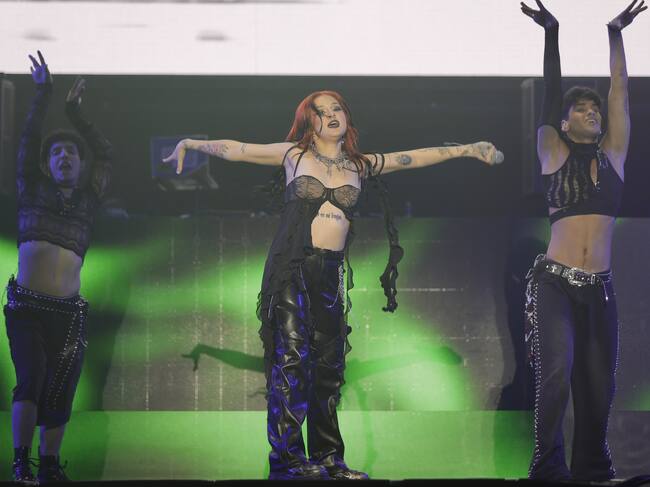 Desde que salió de 'Operación Triunfo' nos ha dejado tantas canciones que no podía cantar una y ha hecho un medley con 'La Balada', 'Estrella de rock' y 'Lokademás'.