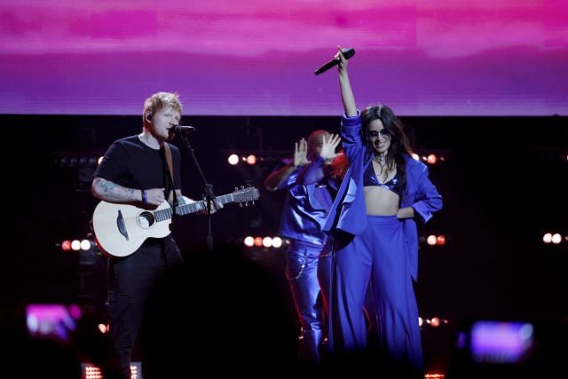 Ed Sheeran y Camila Cabello durante &quot;Concert for Ukraine&quot;