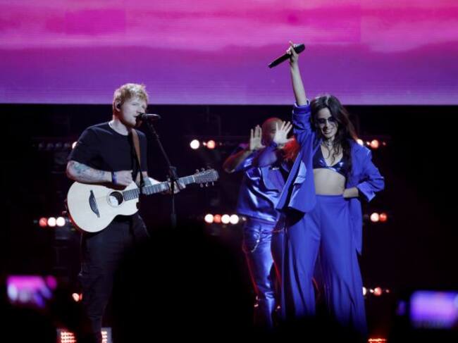 Ed Sheeran y Camila Cabello durante "Concert for Ukraine"