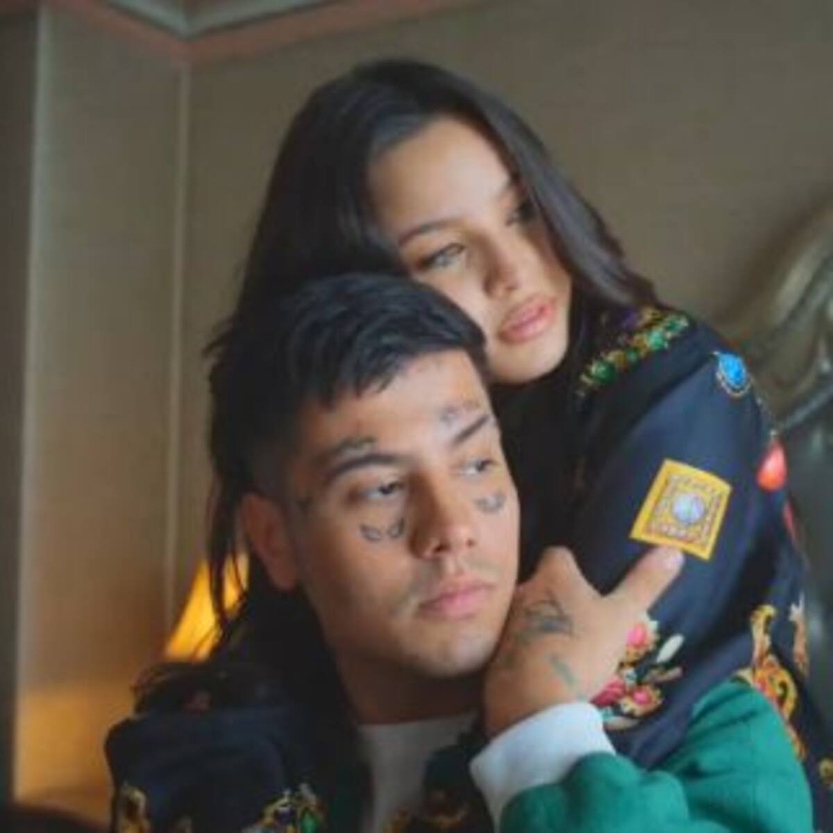 Emilia y Duki revelan el detrás de escena de "Como si no importara"