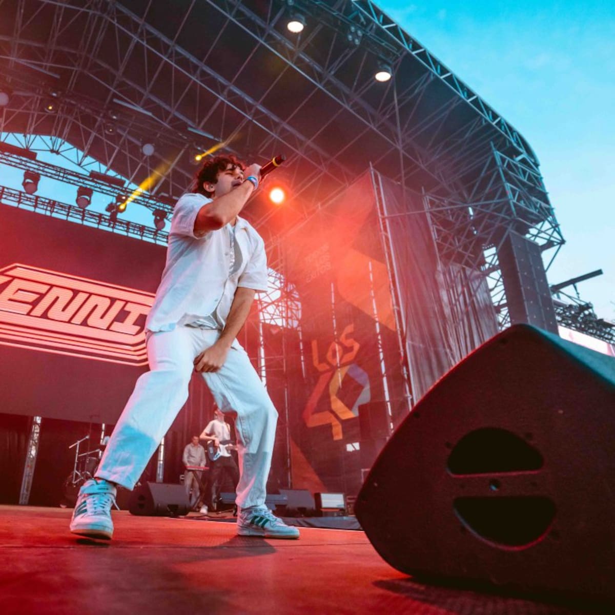 Sexenni posa la música al centre amb el seu nou EP de col·laboracions: Només Música!